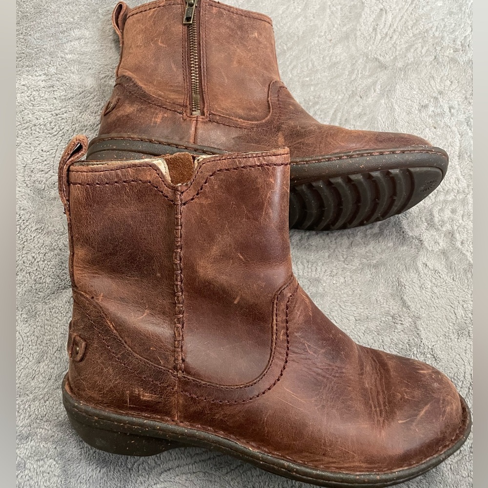UGG Neevah Brown Leather Sheepskin Ankle Winter Boots Womens 7- EUC